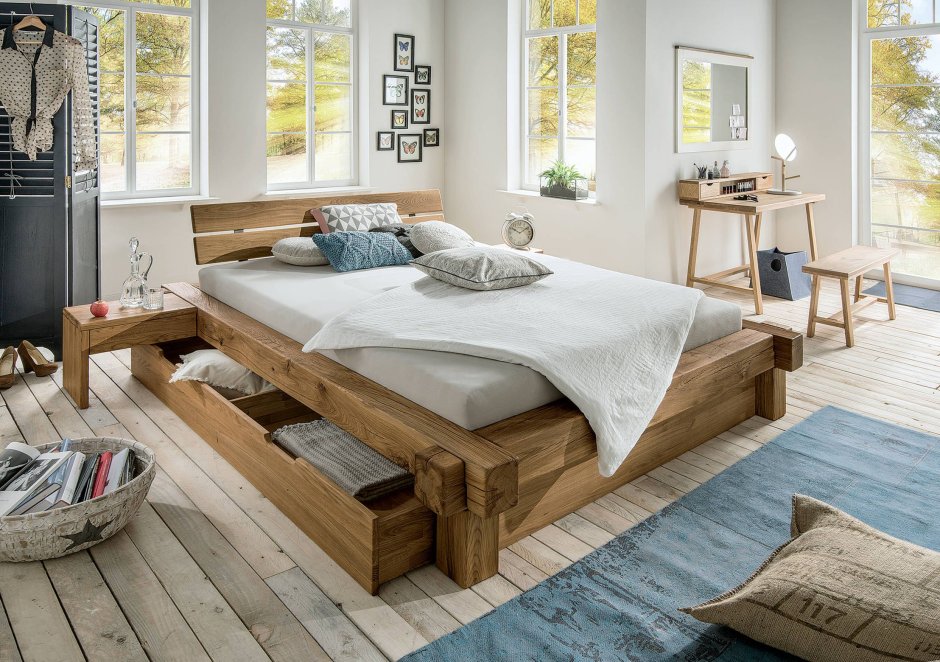 Кровать из деревянных балок