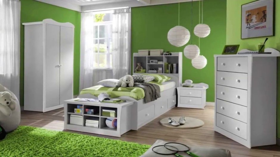 Бело-зеленая детская комната