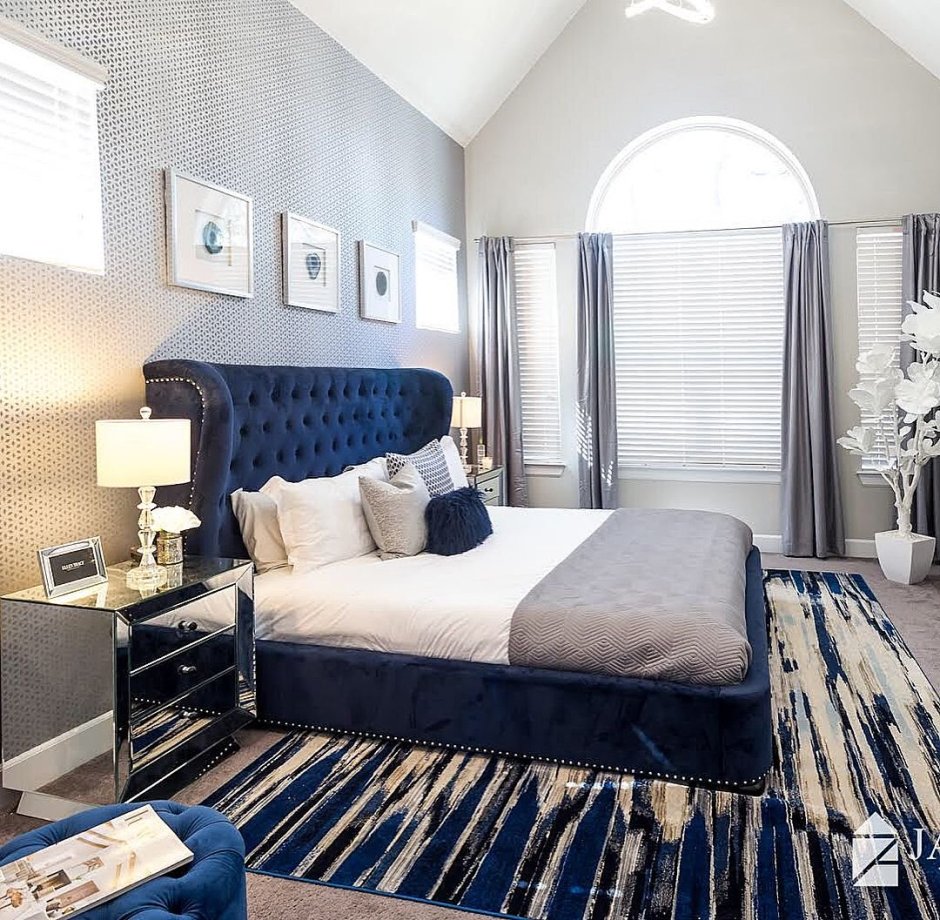 Спальня в голубых и бежевых тонах