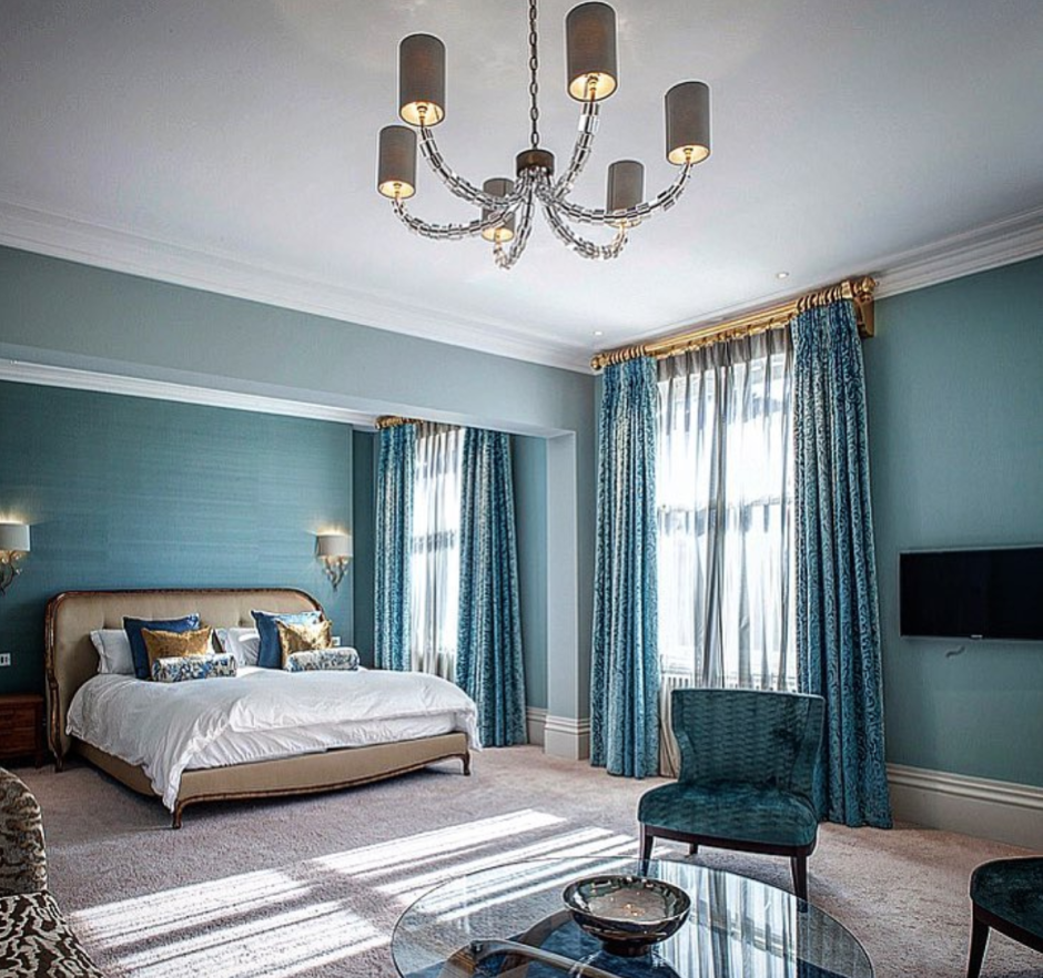 Детская комната в голубых тонах