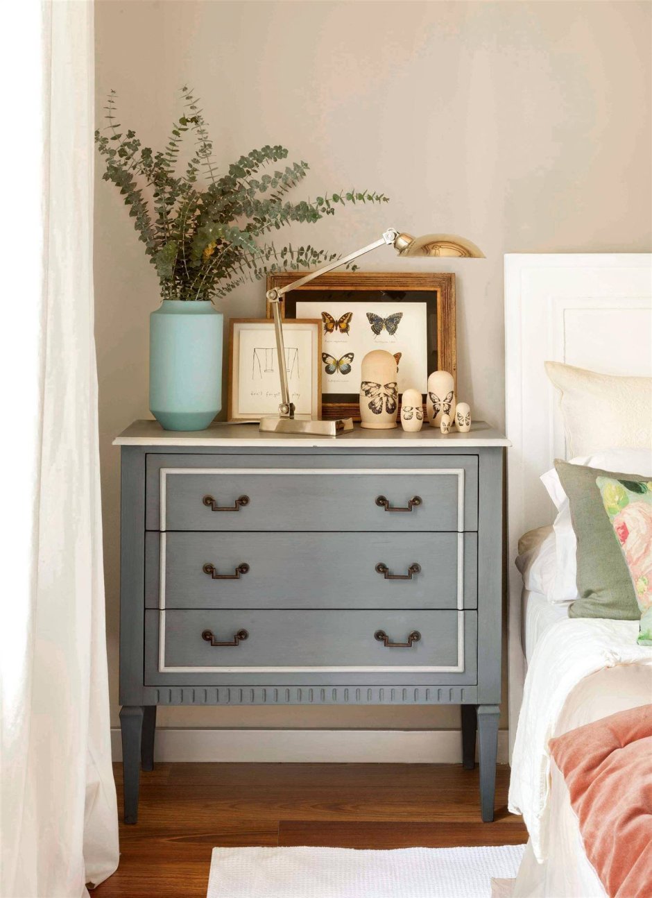 Прикроватные тумбочки для спальни