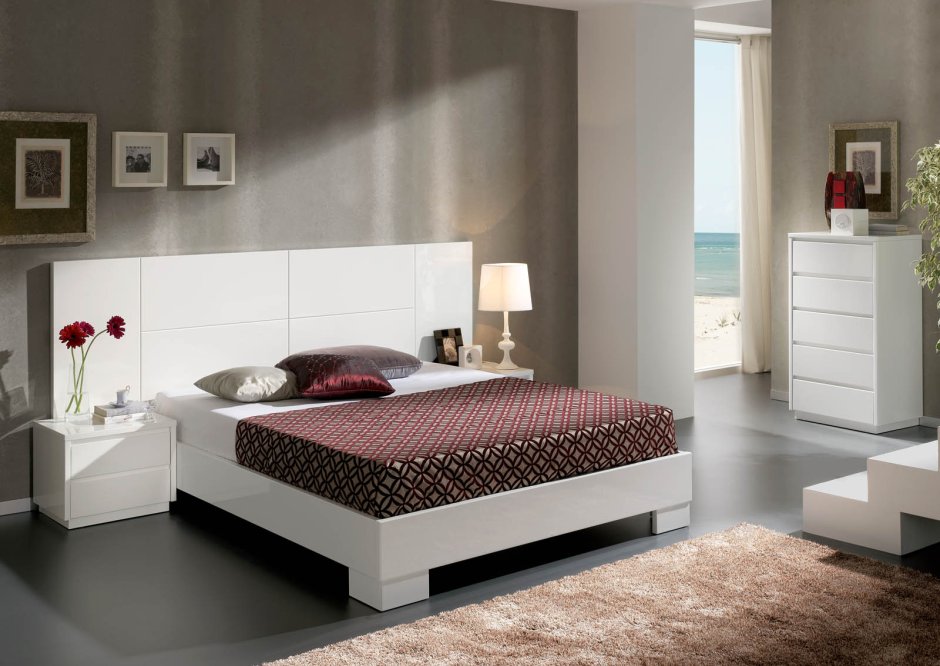 Испанская белая спальня