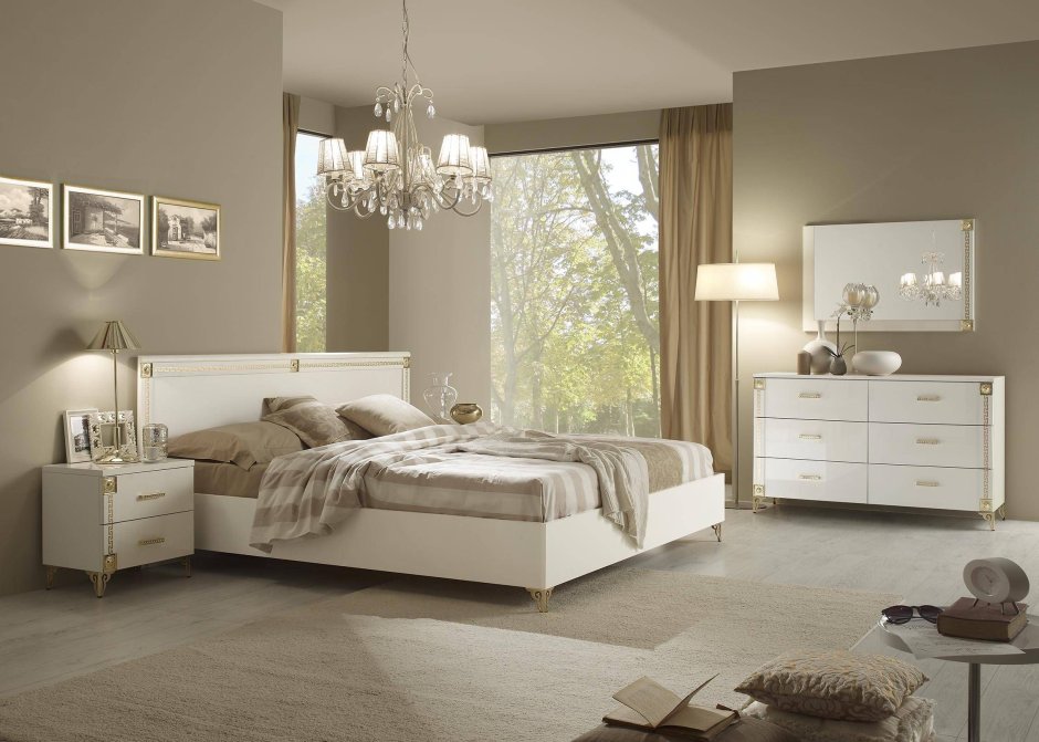 Комплект белой мебели для спальни