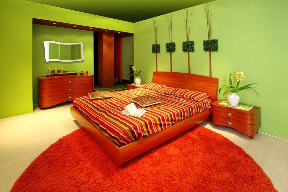 Красный ковер в спальне