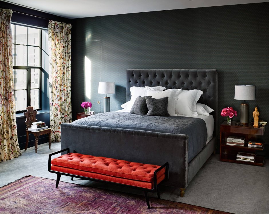 Красно серая спальня