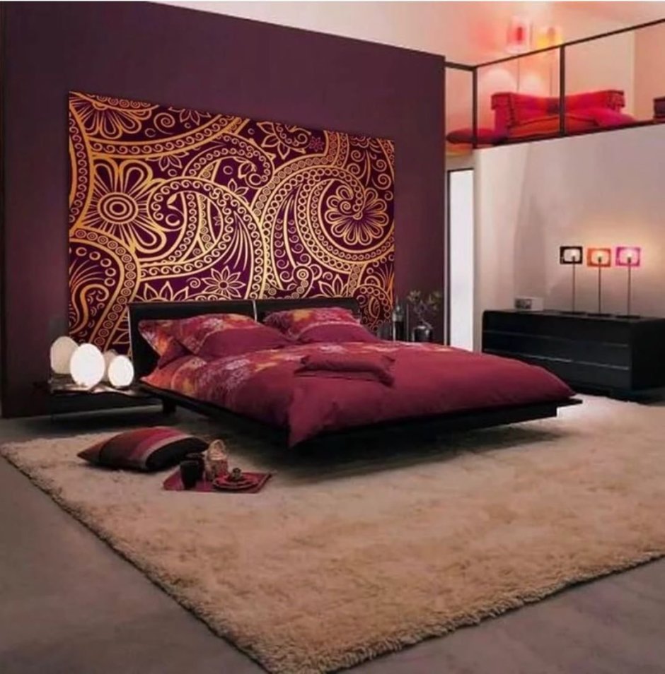 Спальня с полкой в изголовье