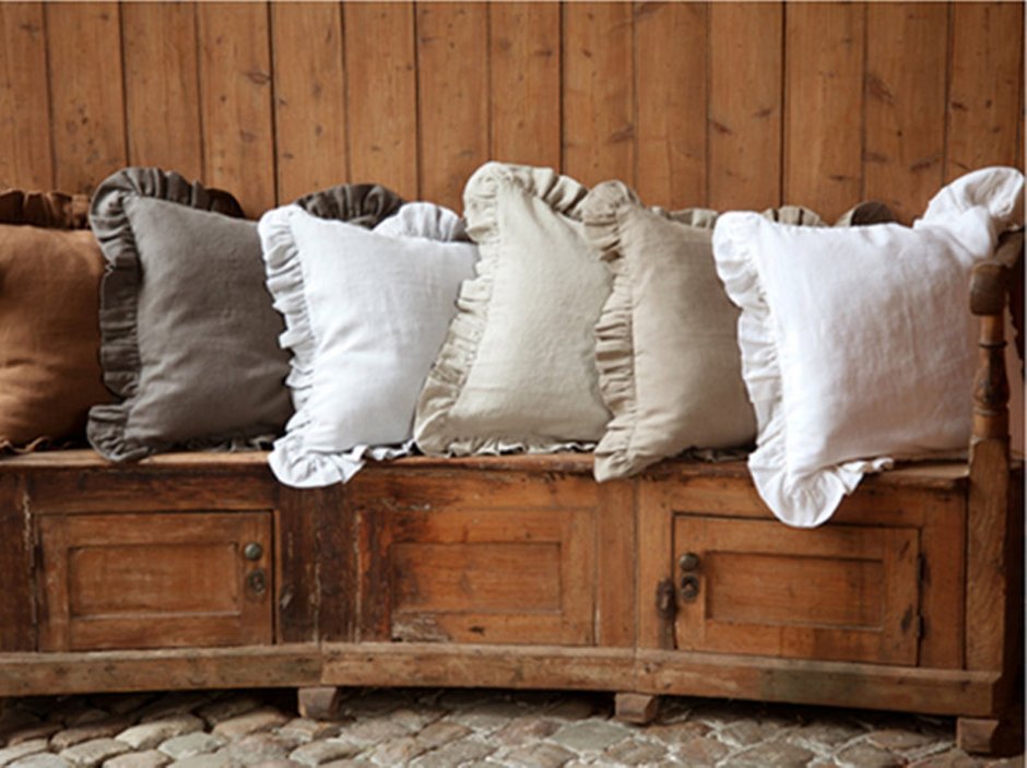 Подушки из льна в деревенском стиле