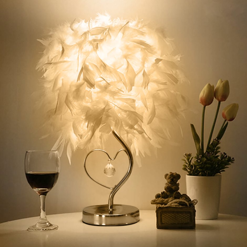 Светильник из перьев