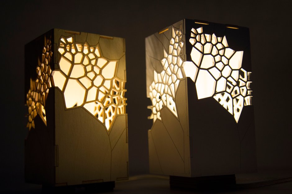 Прикроватный светильник с полочкой