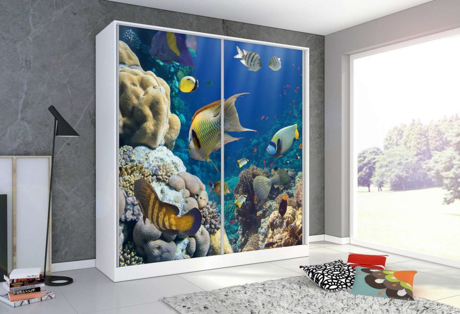 Аквариум в шкафу купе