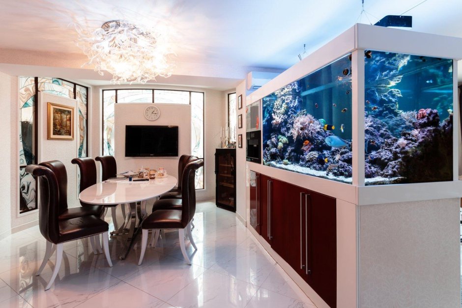 Имитация аквариума в интерьере