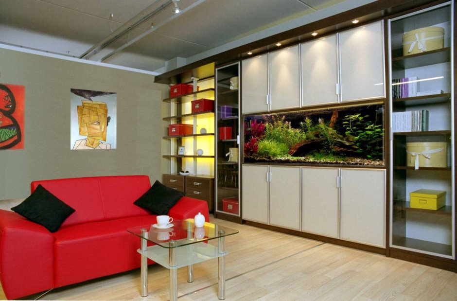 Шкаф на всю стену в гостиной