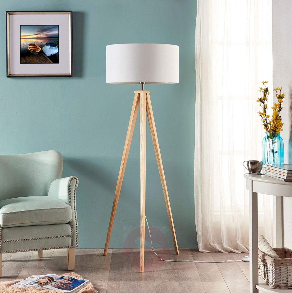 Напольная лампа с абажуром в пол