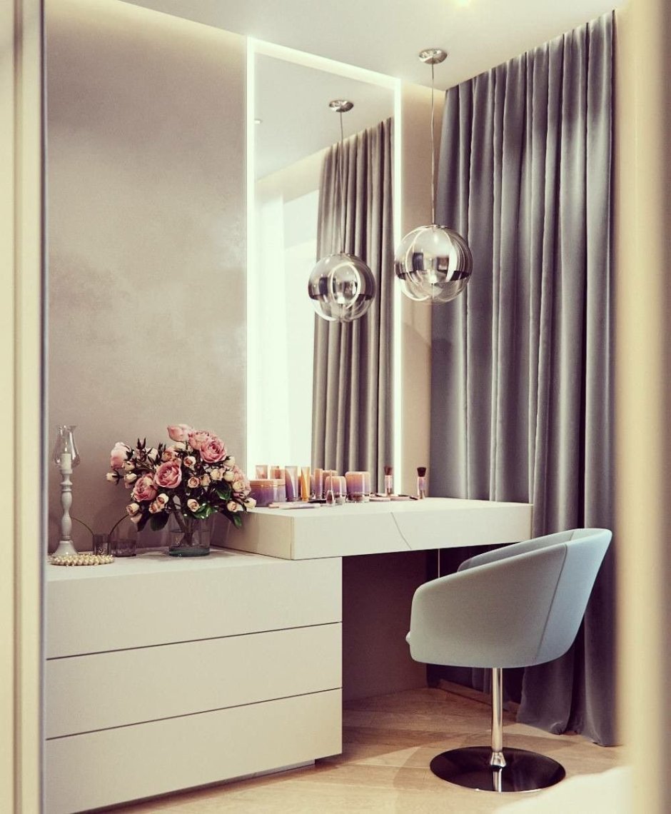 Туалетный столик с зеркалом и подсветкой