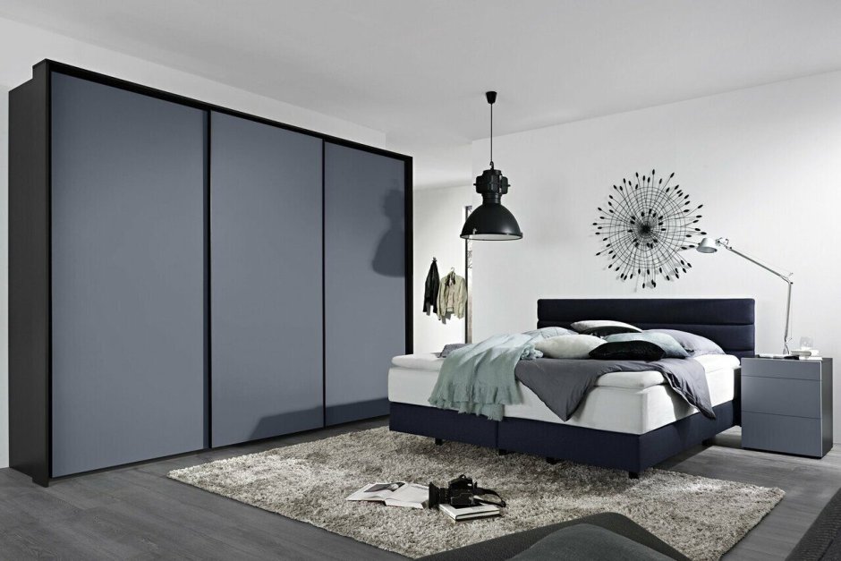 Серый шкаф купе в спальню