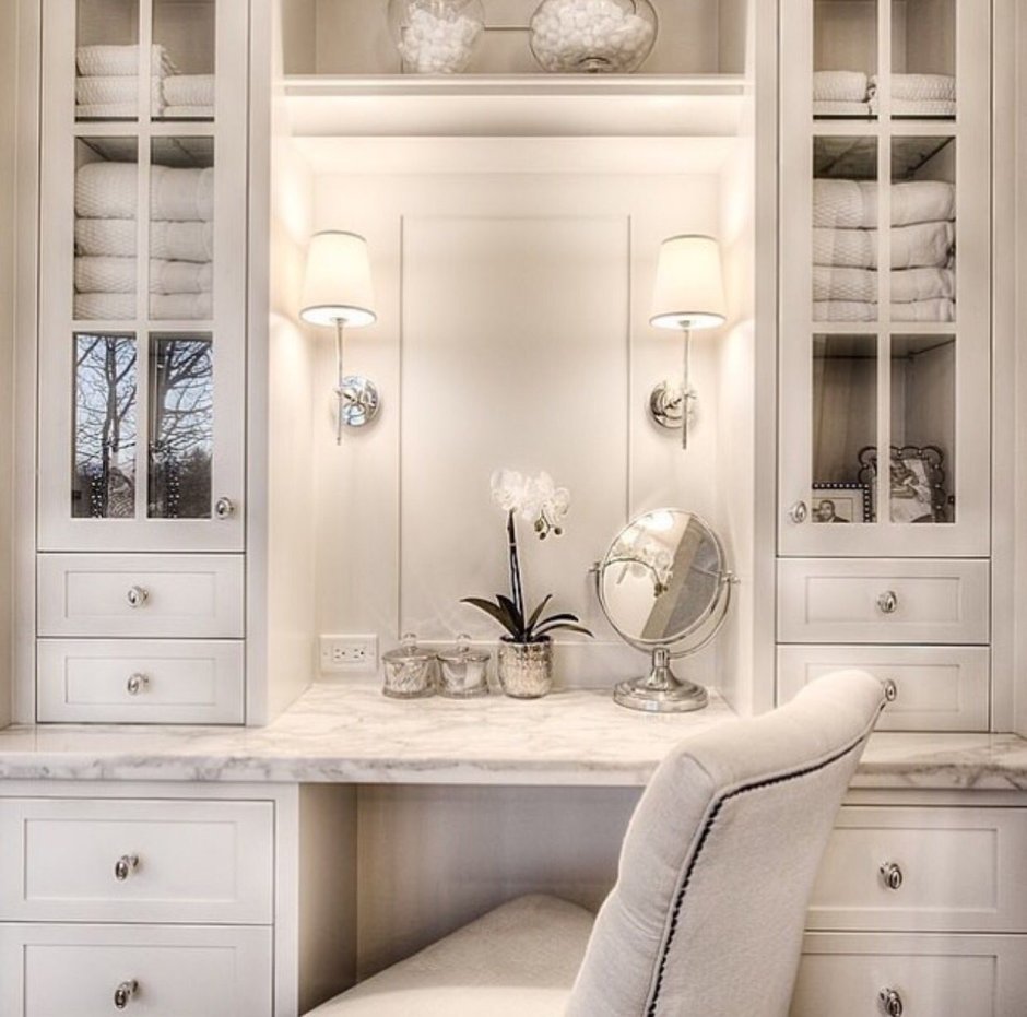 Шкаф с туалетным столиком