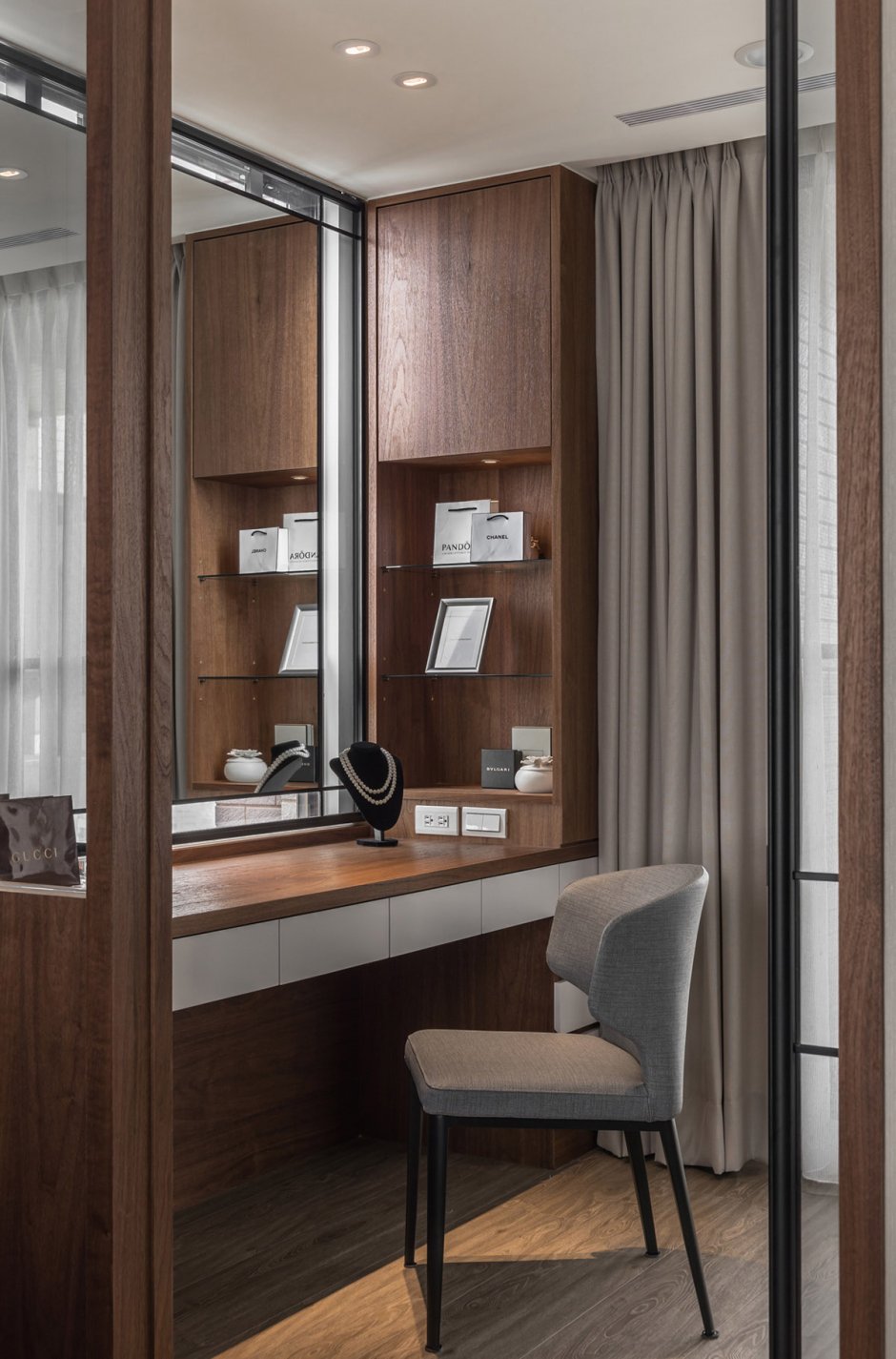 Туалетный столик встроенный в шкаф