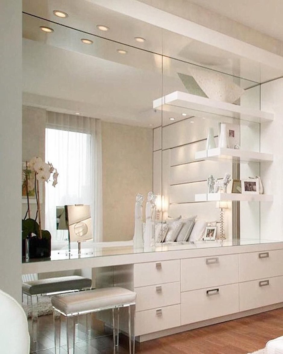 Гостиная с туалетным столиком