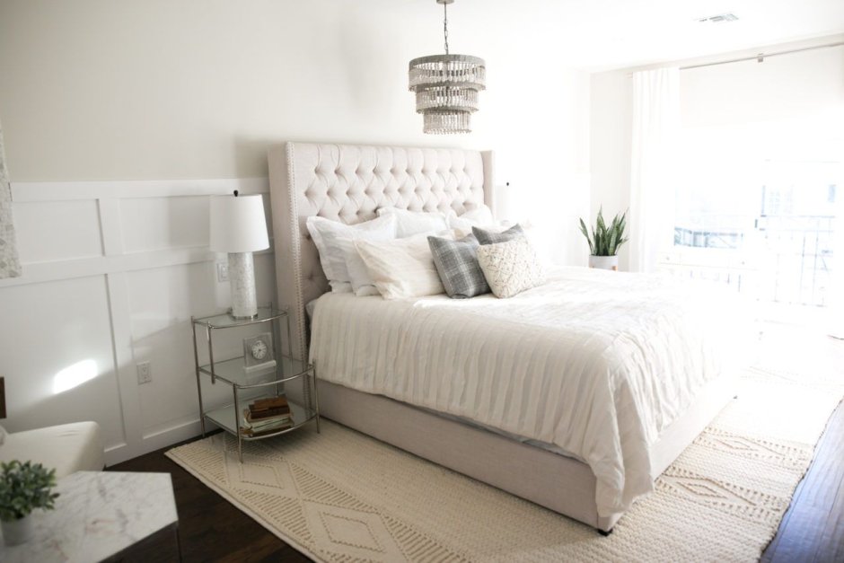 Красивая светлая спальня