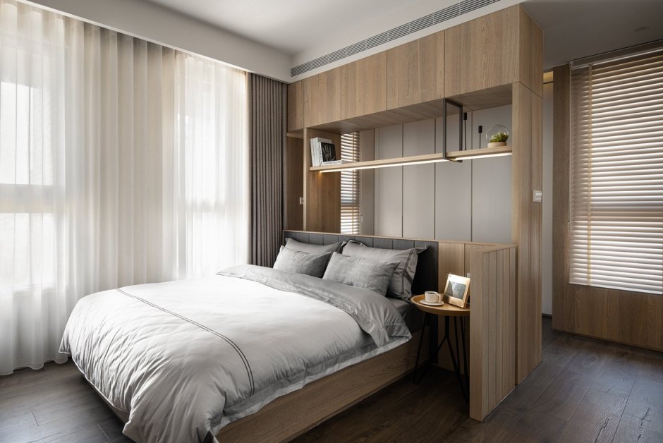 Гардероб за кроватью