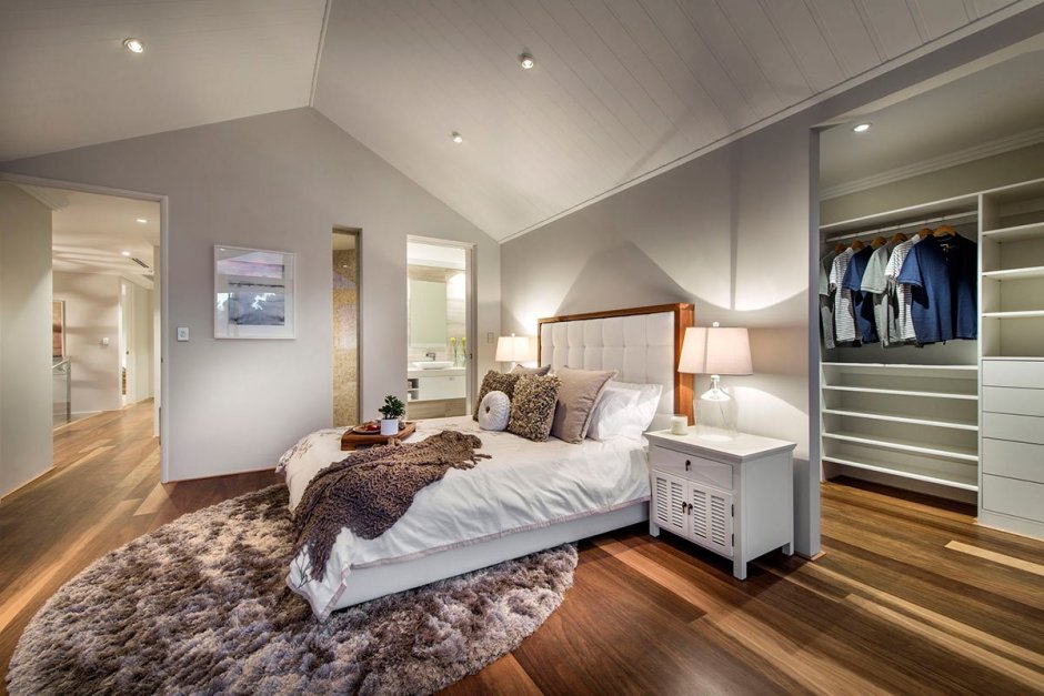 Большая спальня с гардеробной