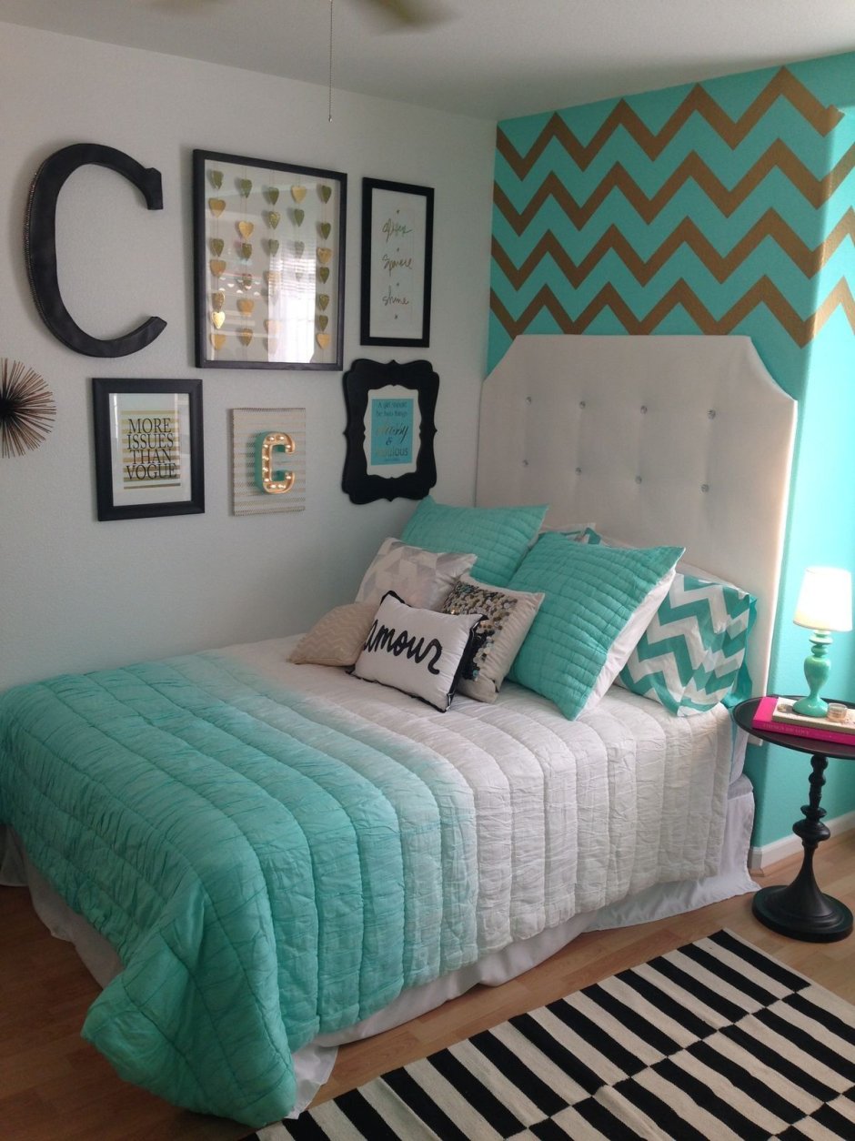 Комната в розово голубых тонах