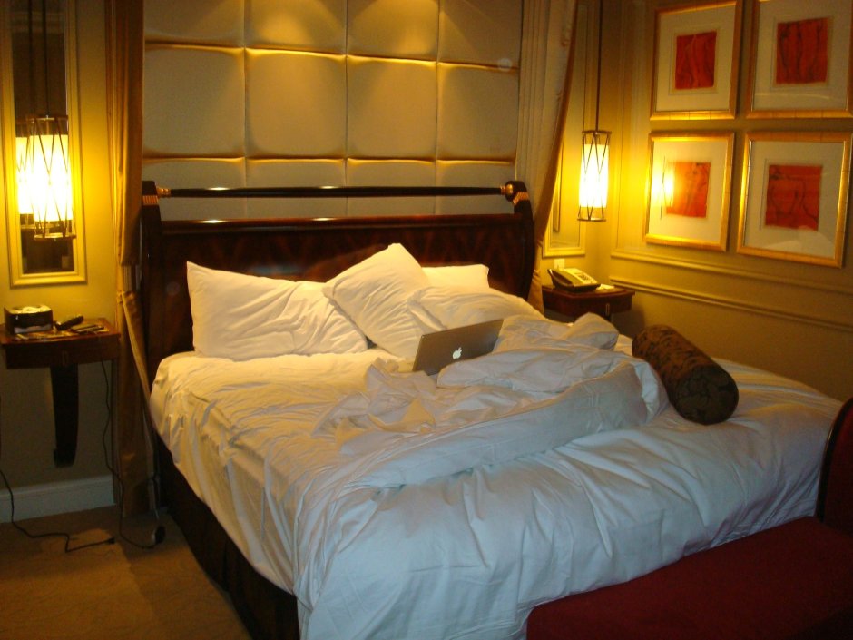 Комната с кроватью в отеле