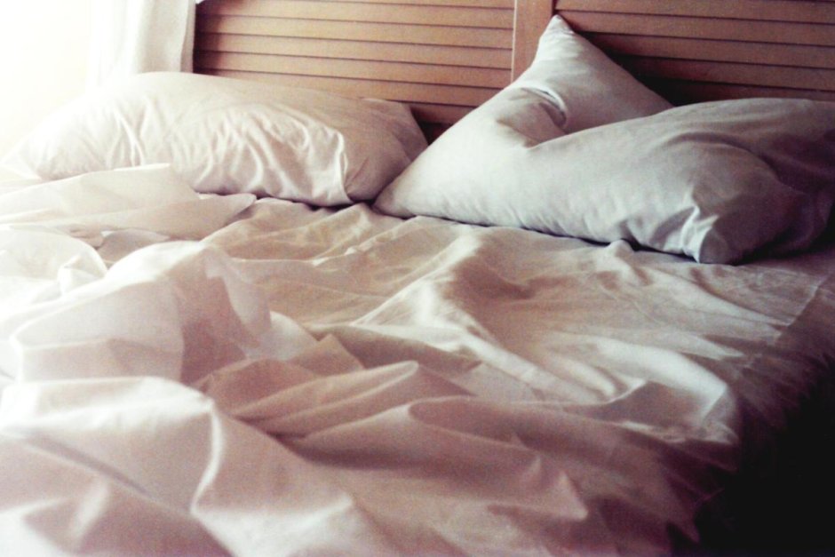 Незаправленная кровать