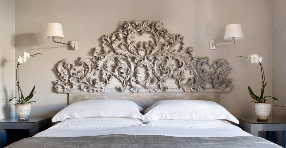 Бежевые обои в спальне