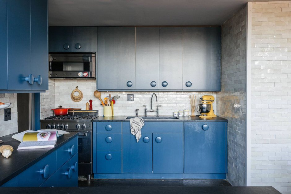 Кухня синяя матовая лофт