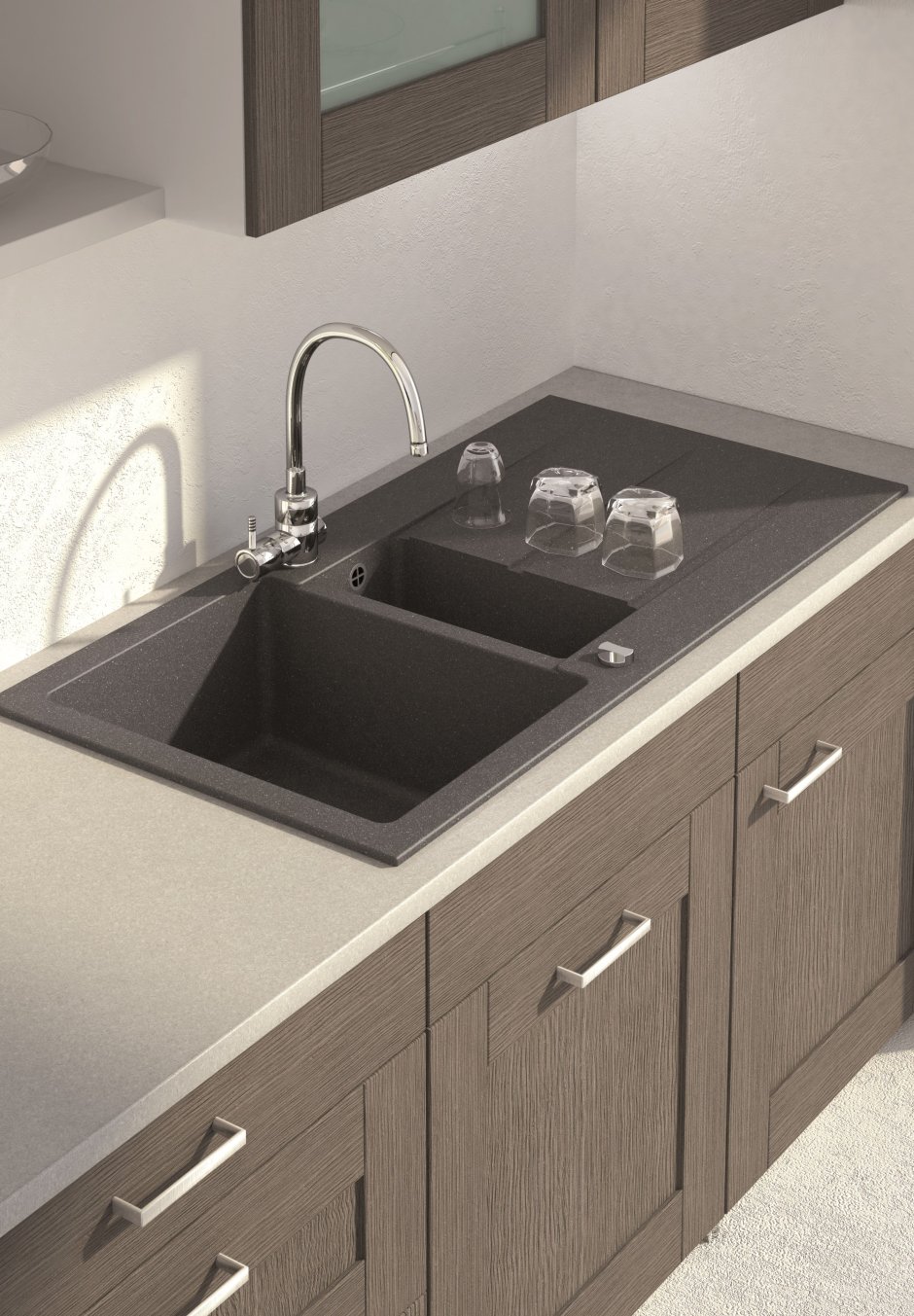 Черная мойка на белой столешнице