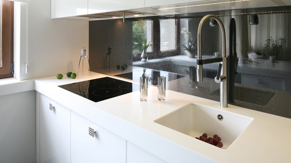 Мойка под столешницу для кухни белая