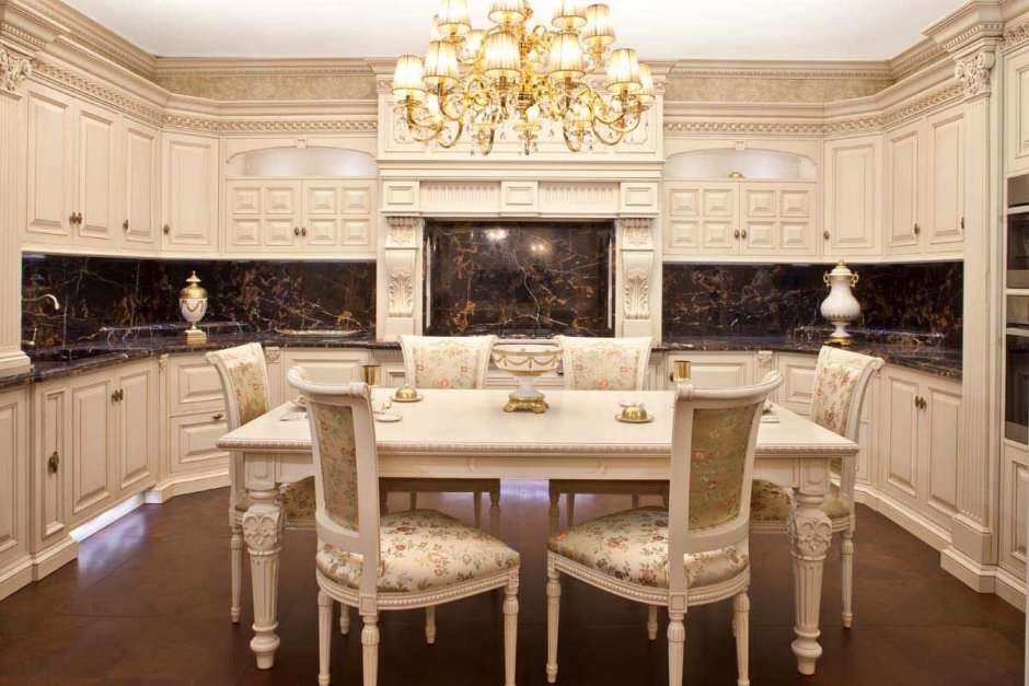 Кухня Версаче белая с золотом