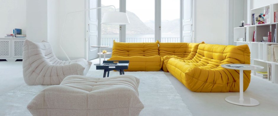 Стильный диван в интерьере