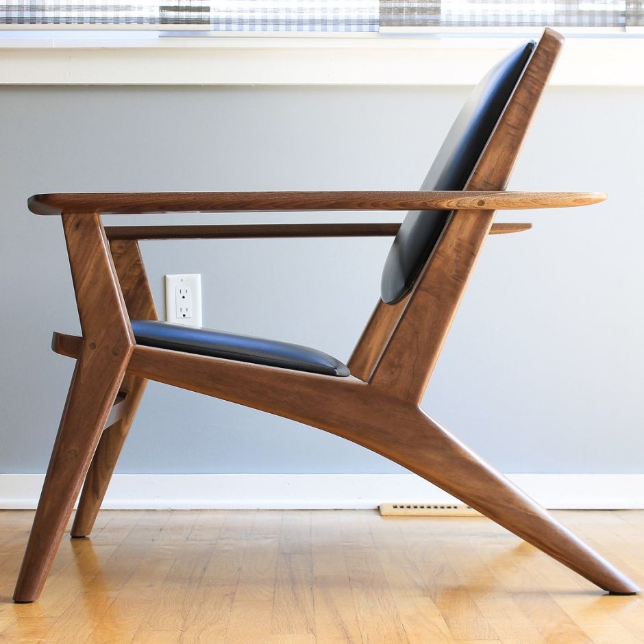 Деревянное кресло в стиле лофт