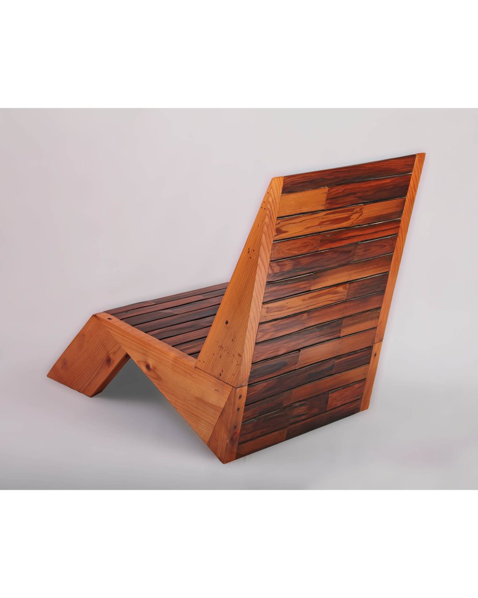 Массивные деревянные стулья