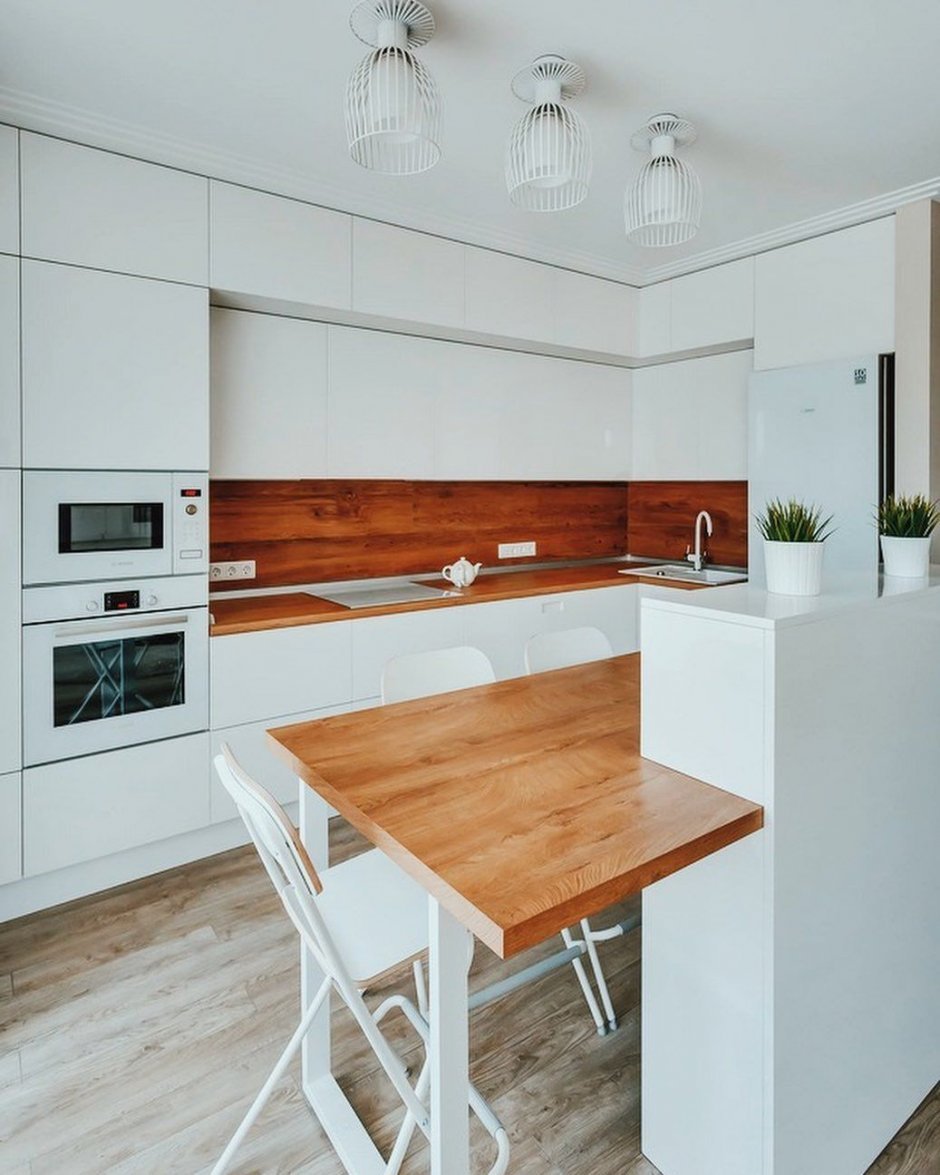 Сканди кухня белая с деревянной столешницей 9 кв метров