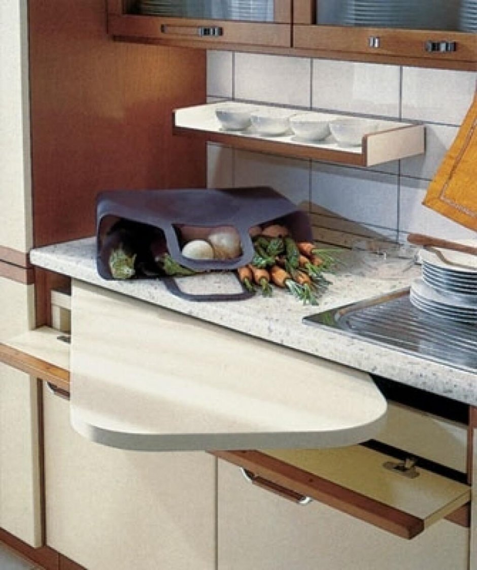 Выдвижной стол на кухне