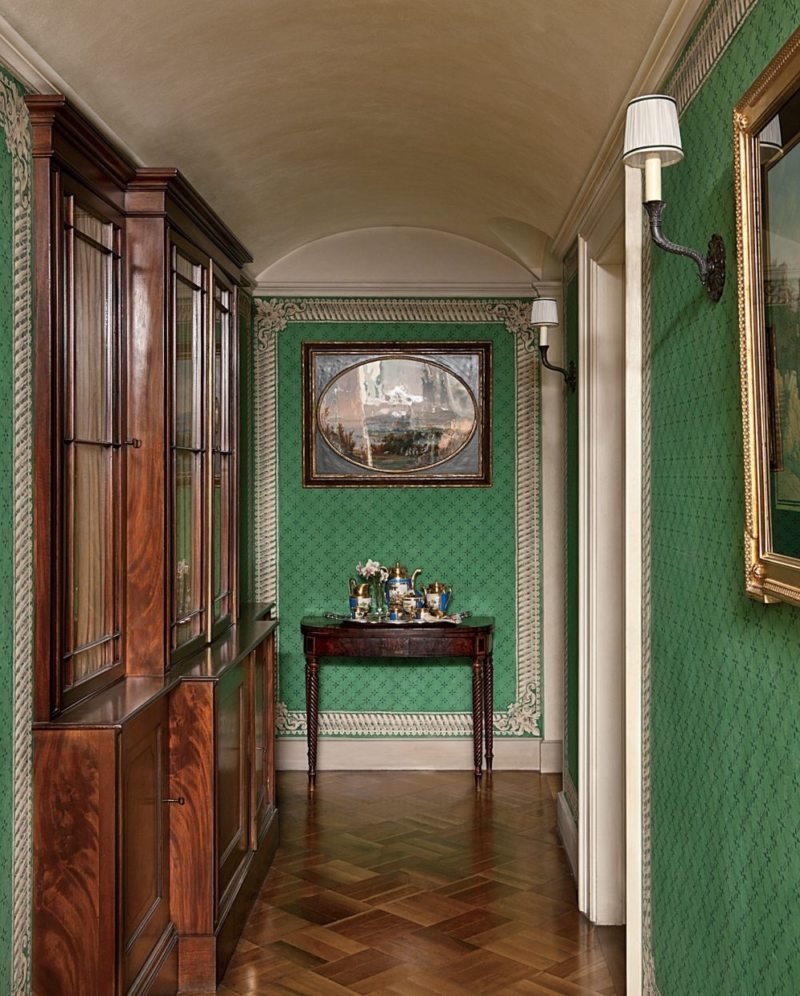 Зеленая мебель в интерьере гостиной