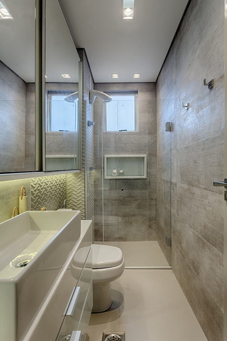 Узкая длинная ванная комната