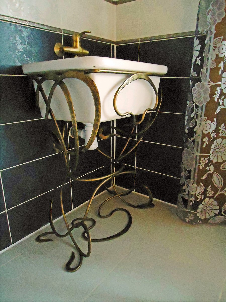 Кованная подставка под раковину