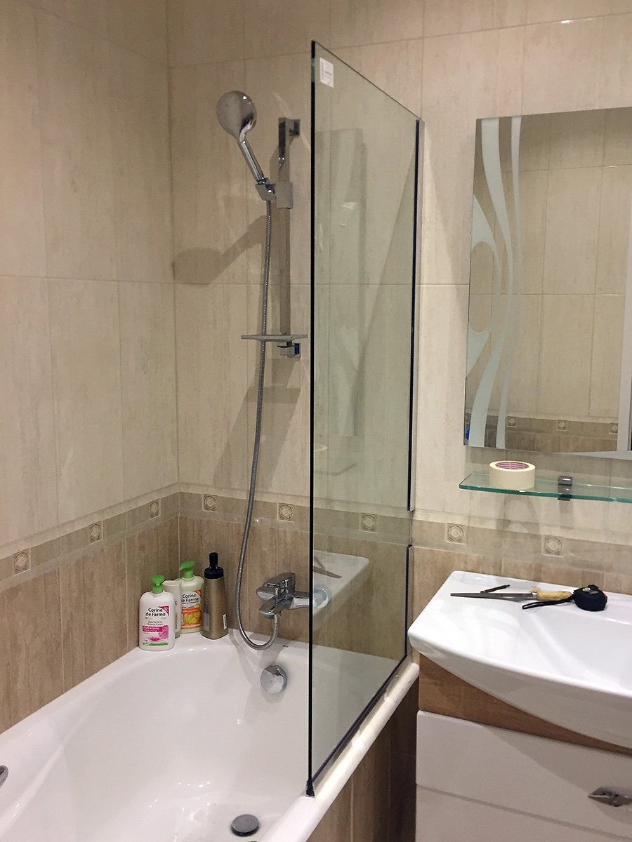 Ванна со стеклянной перегородкой