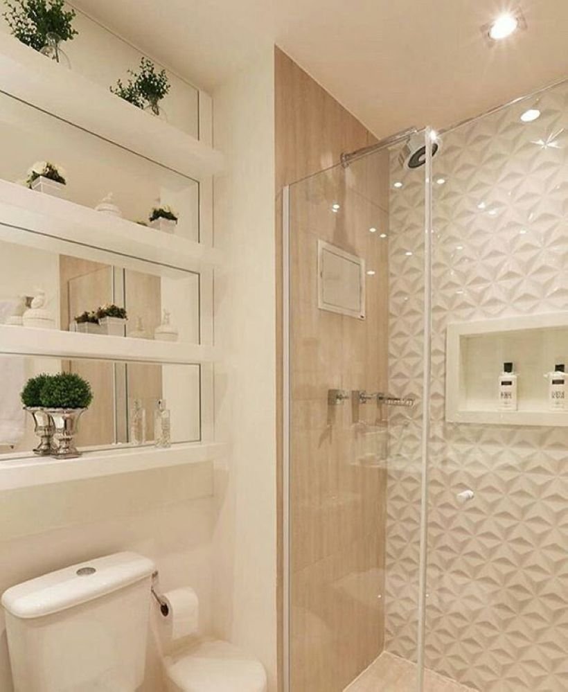 Ванная комната с душевой в светлых тонах