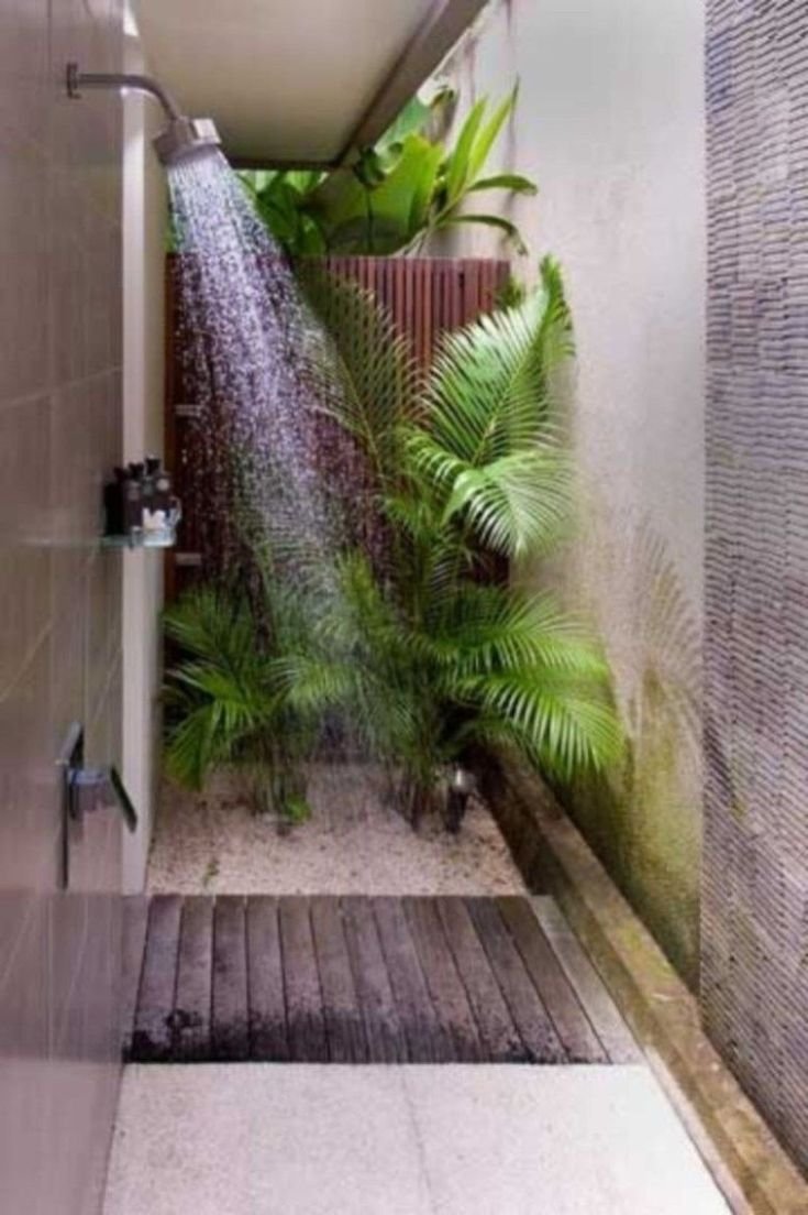 Душевая комната с тропическим душем