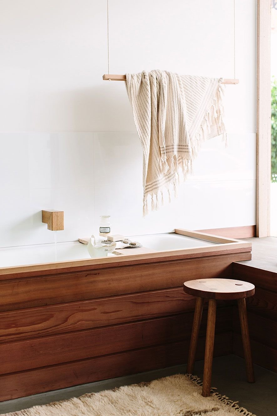 Экран для ванны со шкафчиками