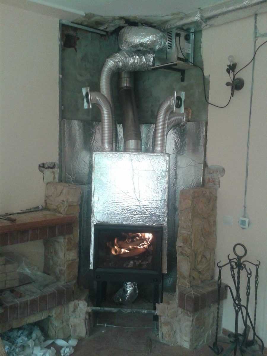 Печь-камин с воздушным контуром отопления