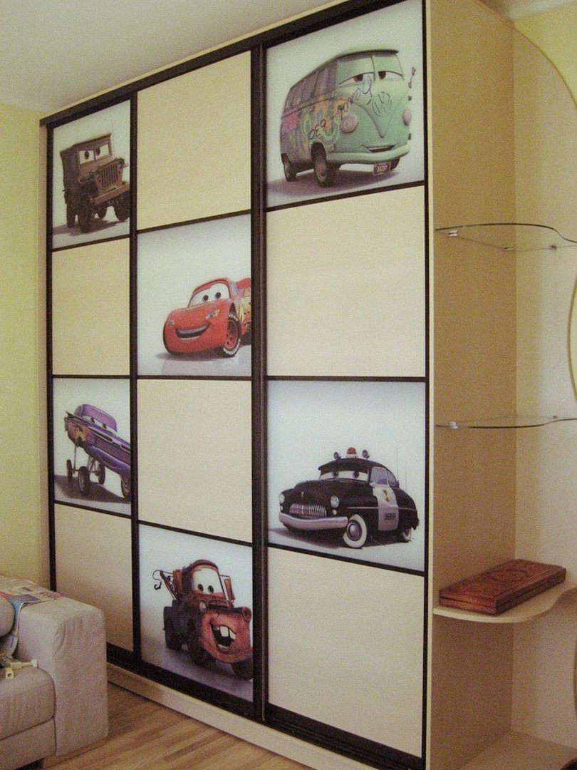 Встроенные шкафы купе в детскую комнату
