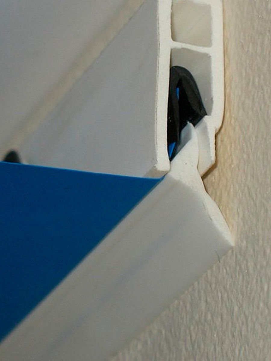 Стык потолка и стены