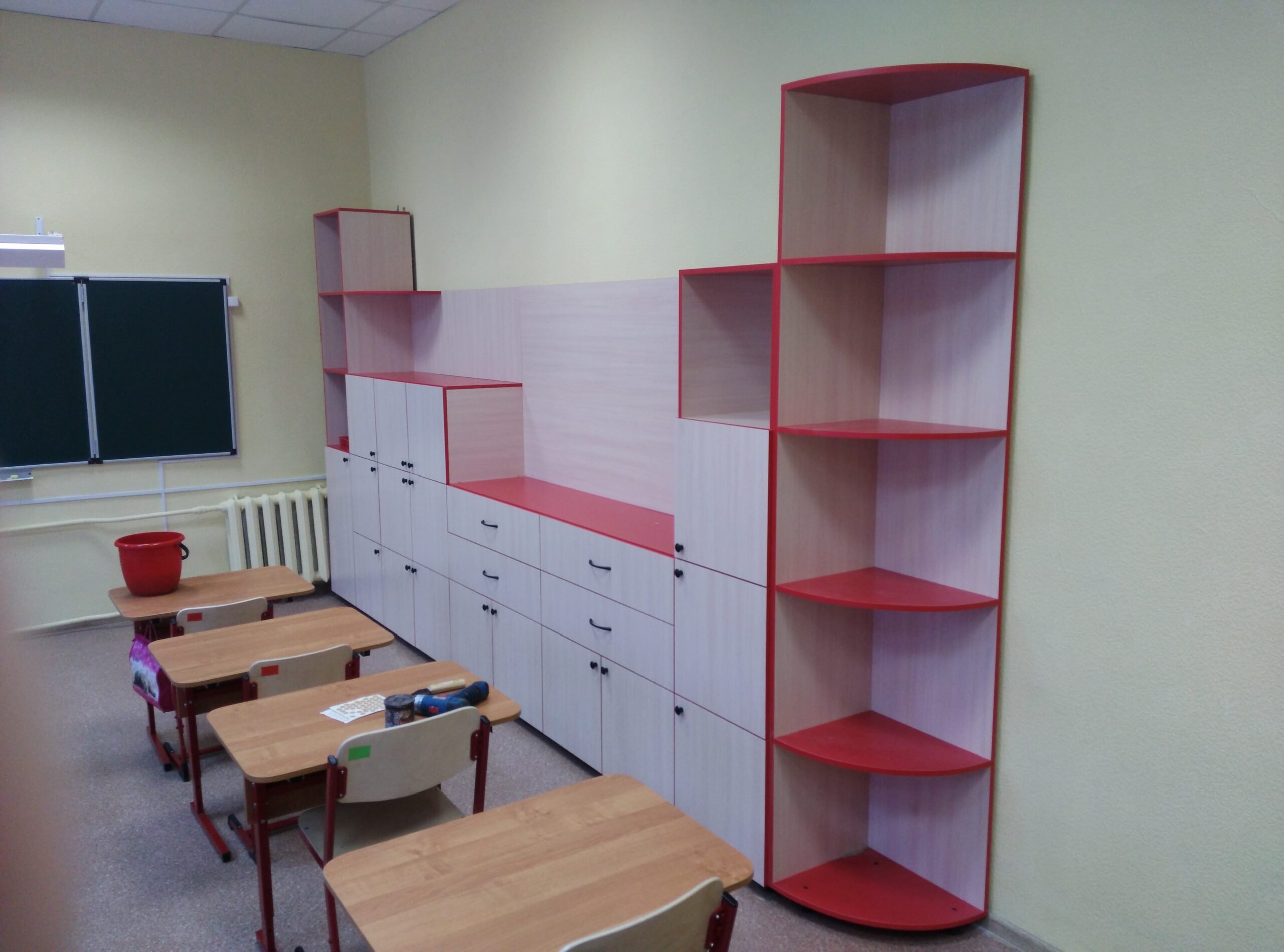Мебель в кабинет школы. Шкафы для начальной школы. Школьные шкафы в класс. Мебель для школьного класса. Шкаф в класс начальной школы.
