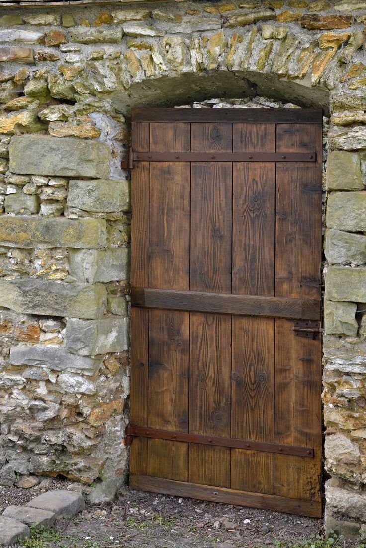 Двери в старинном стиле